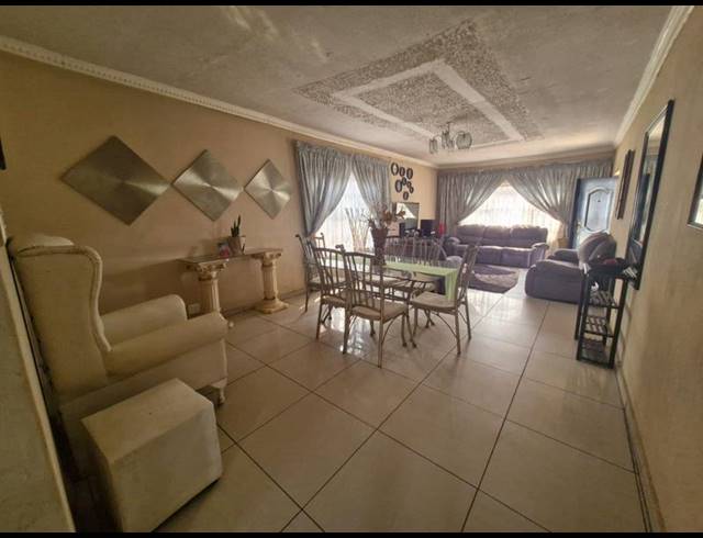 4 BEDROOM HOUSE FOR SALE IN DANVILLE